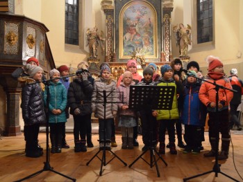 Rozsvícení vánočního stromu - program ve škole a v kostele